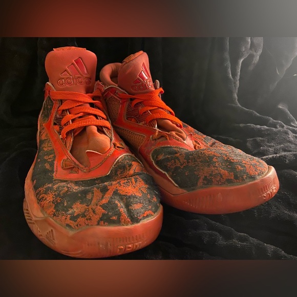 Men’s Adidas Bounce Shoes - Picture 4 of 10